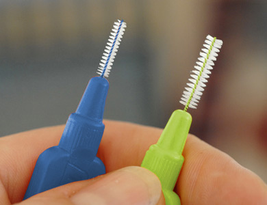 Die Interdentalbürste - ideal für die Zahnpflege